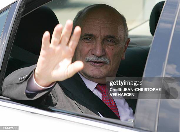 Luxembourg, LUXEMBOURG: Arcelor chief executive Guy Dolle leaves at the end of an Extraordinary shareholder's meeting, 30 June 2006 in Luxembourg....