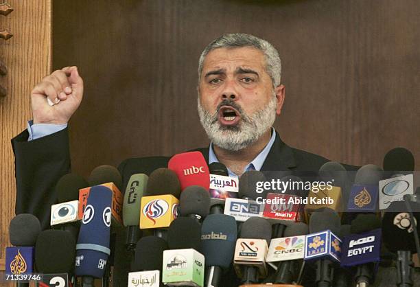 The Palestinian Prime Minister and Hamas leader Ismail Haniyeh, gives the weekly Friday prayer speech in Al Mohatah mosque on June 30, 2006 in Gaza...