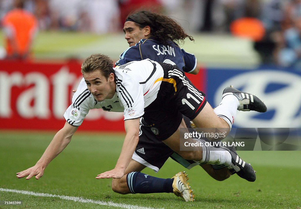 German forward Miroslav Klose (L) watche