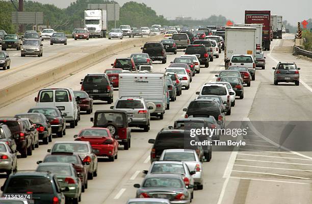 Traffic is seen along Interstate 90, the Northwest Tollway, June 30, 2006 in Des Plaines, Illinois. Fourth-of-July holiday travel is expected to...