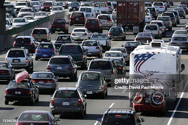 Traffic leaves San Francisco at the beginning of the 4th of July holiday weekend on June 30, 2006 in San Francisco, California. Despite the rising...