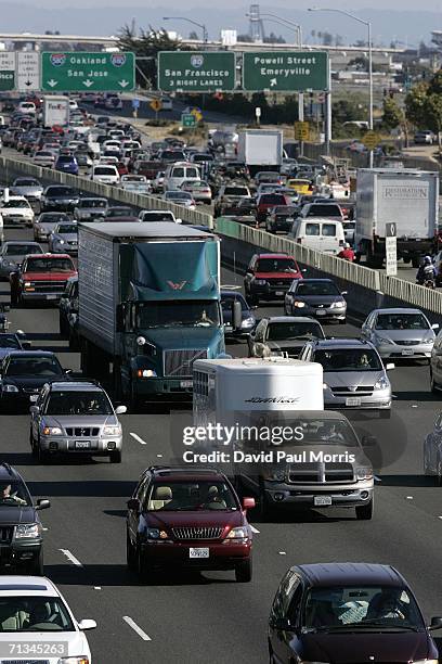 Traffic leaves San Francisco at the beginning of the 4th of July holiday weekend on June 30, 2006 in San Francisco, California. Despite the rising...