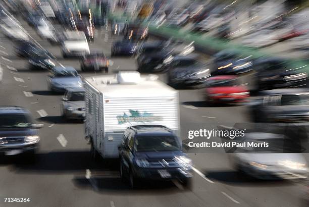 People leave the San Francisco bay area at the beginning of the 4th of July holiday weekend on June 30, 2006 in San Francisco, California. Despite...