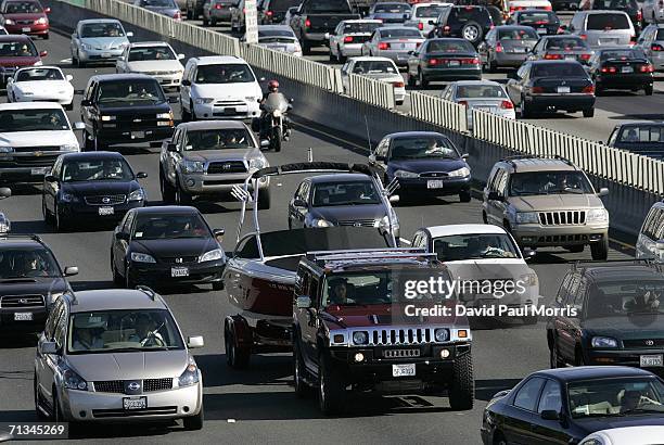 Traffic leaves San Francisco at the beginning of the 4th of July holiday weekend on June 30, 2006 in San Francisco, California. Despite the rising...