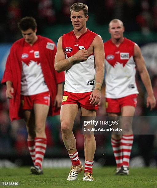 Ryan O'Keefe of the Swans walks off nursing an injury after the AFL Round thirteen match between the Sydney Swans and the Fremantle Dockers at the...