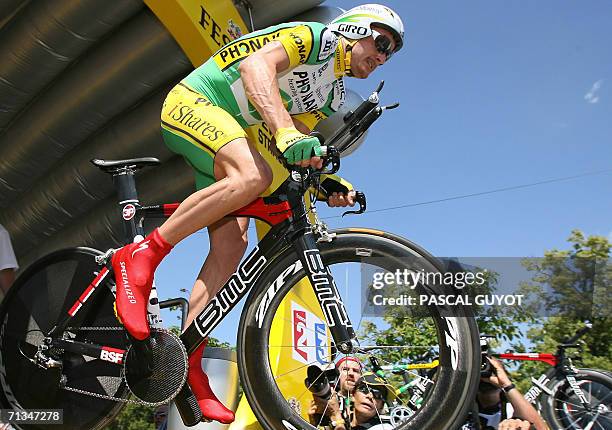 S Floyd Landis takes the start of the prologue of the 93rd Tour de France cycling race, a 7.1 km time-trial in Strasbourg, 01 July 2006. Norway's...