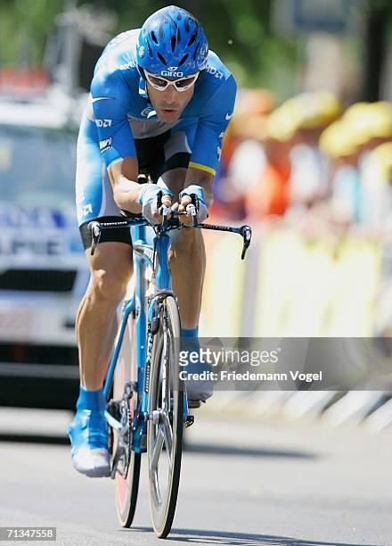 George Hincapie of the USA and the Discovery Channel Team in action during the prologue of the 93st Tour de France on July 1, 2006 in Strasbourg,...