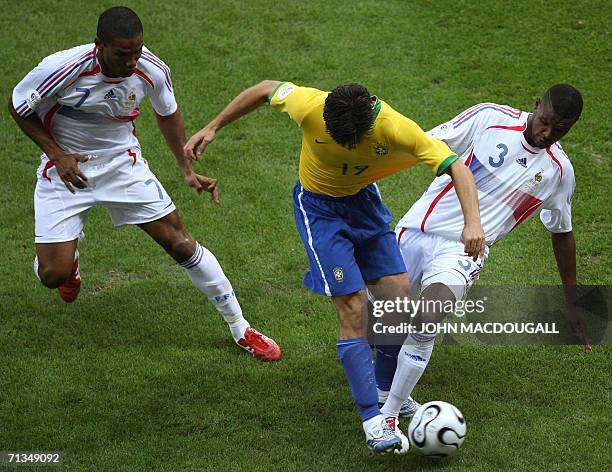 Frankfurt am Main, GERMANY: Brazilian midfielder Juninho Pernambucano vies with French defender Eric Abidal as French midfielder Florent Malouda...