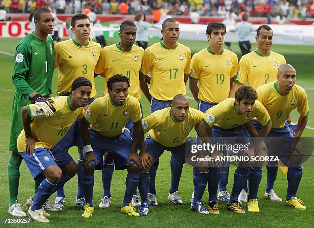 Frankfurt am Main, GERMANY: Members of the Brazil team pose at the start of the quarter-final World Cup football match between Brazil and France at...
