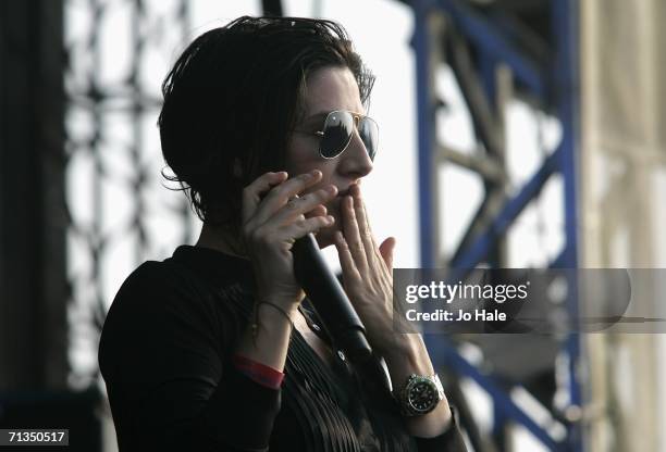 Sharleen Spiteri of Texas performs on stage supporting Roger Waters at the Hyde Park Calling Festival 2006 in Hyde Park on July 1, 2006 in London,...