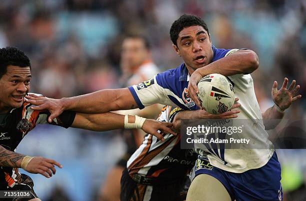 Willie Tonga of the Bulldogs runs during the round 17 NRL match between the Wests Tigers and the Bulldogs at Telstra Stadium, July 2, 2006 in Sydney...