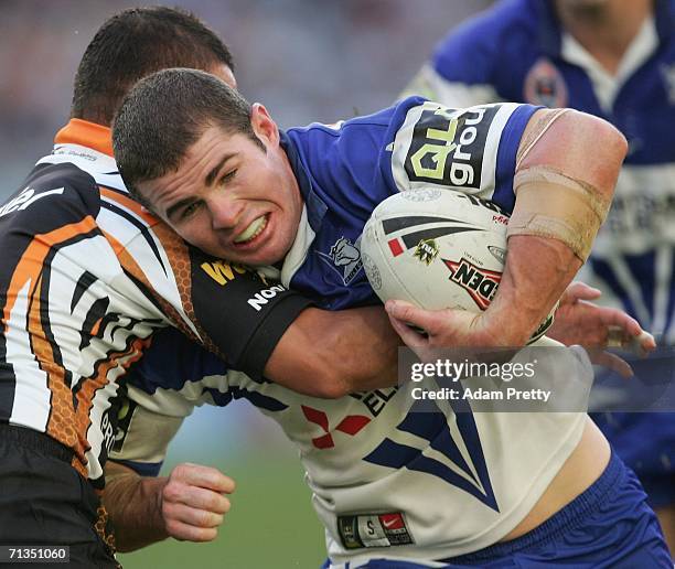 Andrew Ryan of the Bulldogs runs during the round 17 NRL match between the Wests Tigers and the Bulldogs at Telstra Stadium, July 2, 2006 in Sydney...