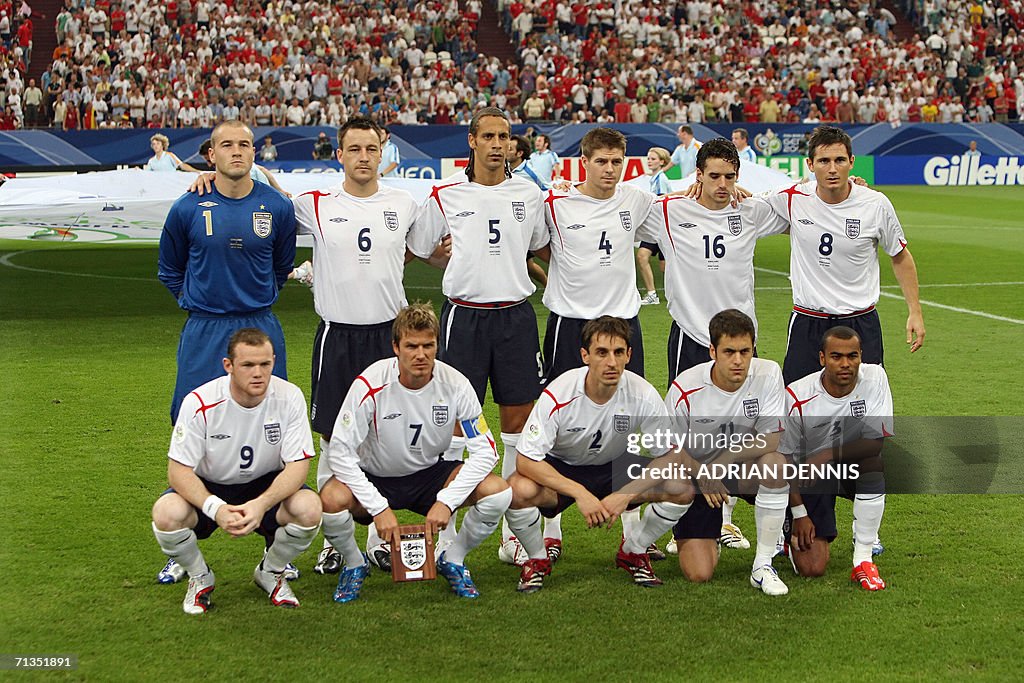 (1st row fromL) English forward Wayne Ro