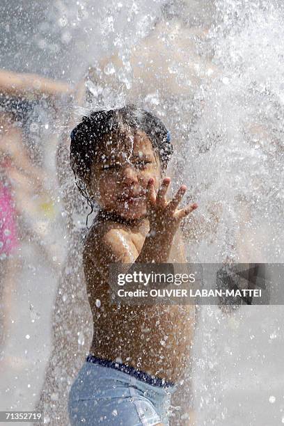 Children play in a fountain at the Parc Andre Citroen 02 July 2006 in Paris. According to Meteo France temperatures will rise from 05 July 2006 in...