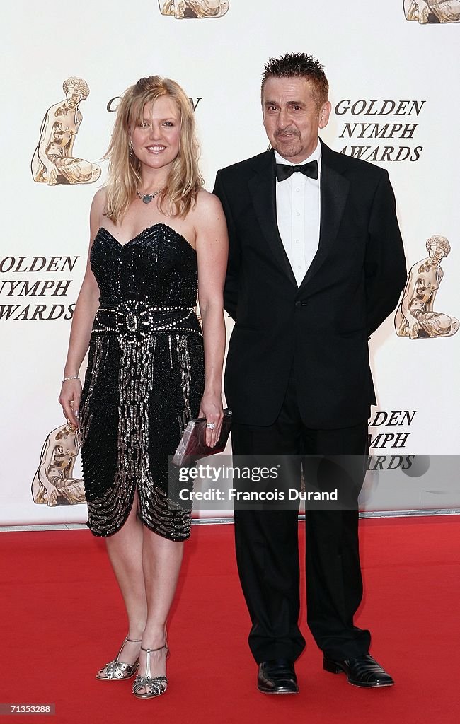 US actress Ashley Johnson poses with her husband on the red carpet