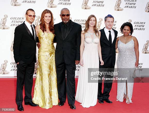 Actors Justin Chambers, Kate Walsh, James Pickens Jr., Ellen Pompeo,T.R. Knight and Chandra Wilson pose on the red carpet for their tv series "Grey's...