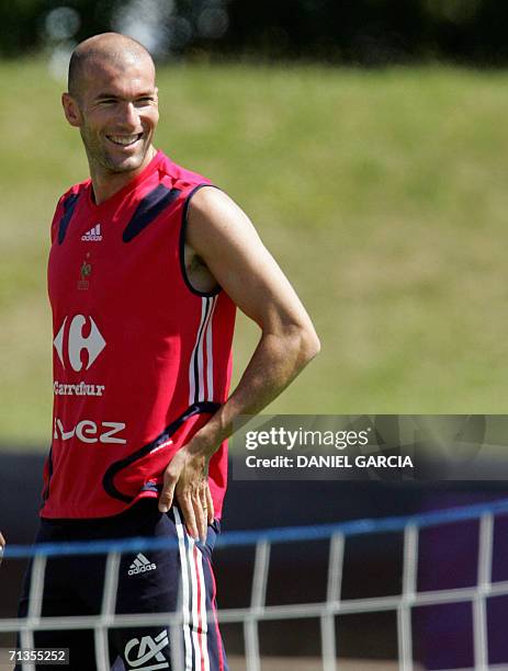 French midfielder Zinedine Zidane smiles during a team training session at Weserbergland Stadium in Hameln, 03 July 2006. France 01 July defeated...