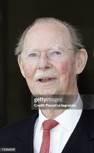 Grand Duke Jean of Luxembourg poses as he arrives to attend the inauguration of the Grand Duke Jean Modern Art Museum on July 1, 2006 in Luxembourg,...