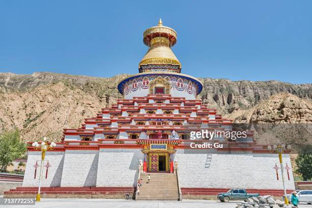 10th panchen lama temple, qinghai province, china - パンチェン ラマ ストックフォトと画像