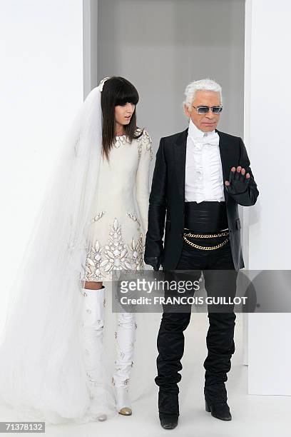 German designer Karl Lagerfeld waves to the public at the end of Chanel Fall/Winter 2006-07 Haute Couture collection show, 06 July 2006 in Paris. AFP...