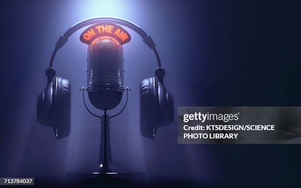 ilustrações de stock, clip art, desenhos animados e ícones de vintage microphone and headphones - difusão de televisão