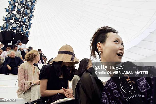 Chinese actress Hoe Lei is pictured prior German designer Karl Lagerfeld Fall/Winter 2006-07 Haute Couture show for Chanel, 06 July 2006 in Paris....