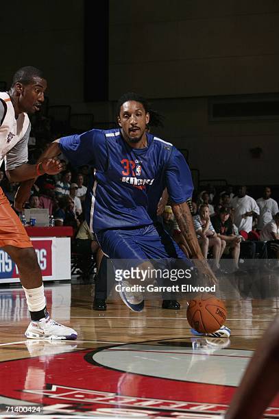 Renaldo Balkman of the New York Knicks drives against Amare Stoudemire of the Phoenix Suns during the 2006 Toshiba Vegas Summer League on July 8,...