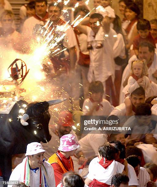 People run in front of the Bull of Fire in Estafeta street during the San Fermin festivities, in the northern Spanish city of Pamplona, 09 July 2005....