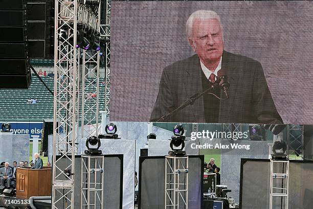 Evangelist Billy Graham preaches during the Metro Maryland 2006 Festival July 9, 2006 at Oriole Park at Camden Yards in Baltimore, Maryland. Franklin...