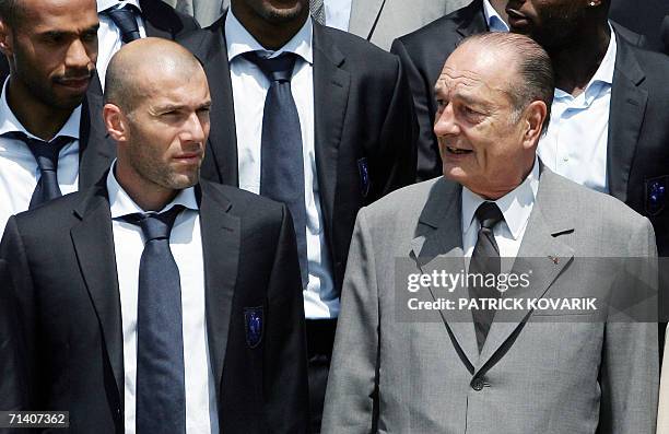 French football midfielder Zinedine Zidane poses next to French President Jacques Chirac prior to a family picture, 10 July 2006 at the Elysee palace...