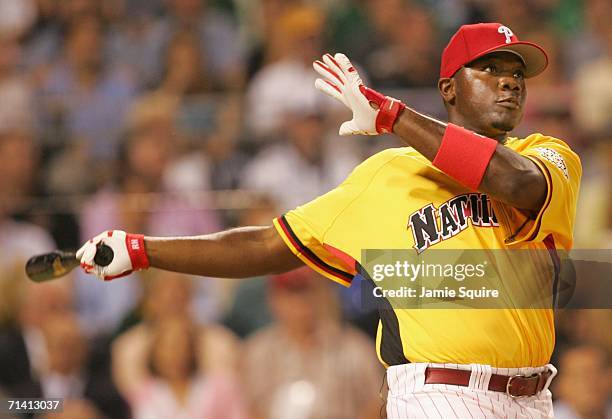 National League All-Star Ryan Howard of the Philadelphia Phillies bats during the CENTURY 21 Home Run Derby at PNC Park on July 10, 2006 in...