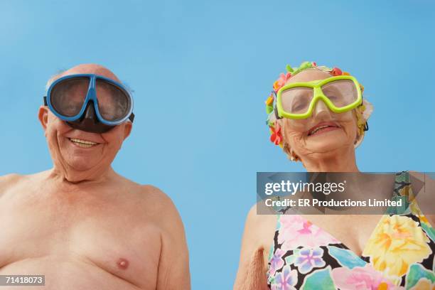 senior couple wearing goggles and bathing suits - dykmask bildbanksfoton och bilder