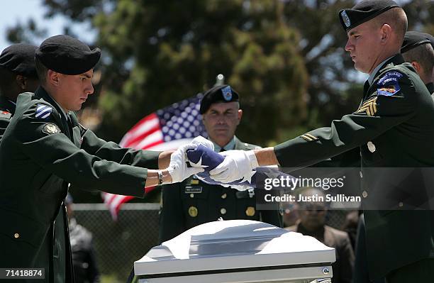 Military Rites U S Military Funeral Flag Casket Photos and Premium High Res Pictures ...