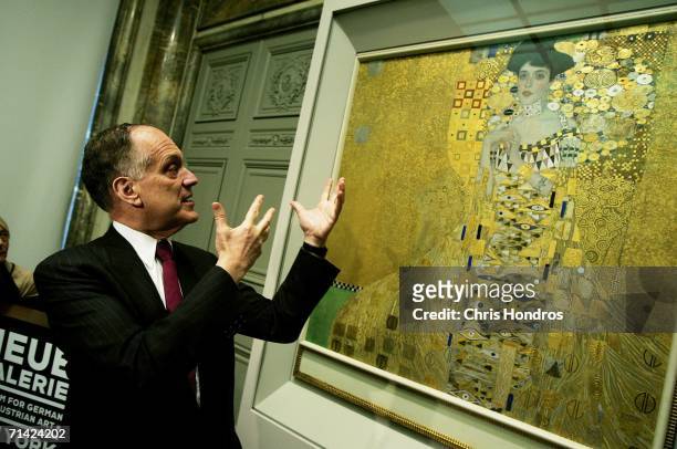 Cosmetics magnate Ronald Lauder discusses the painting "Adele Bloch-Bauer I" by Gustav Klimt at the Neue Galerie Museum July 12, 2006 in New York...