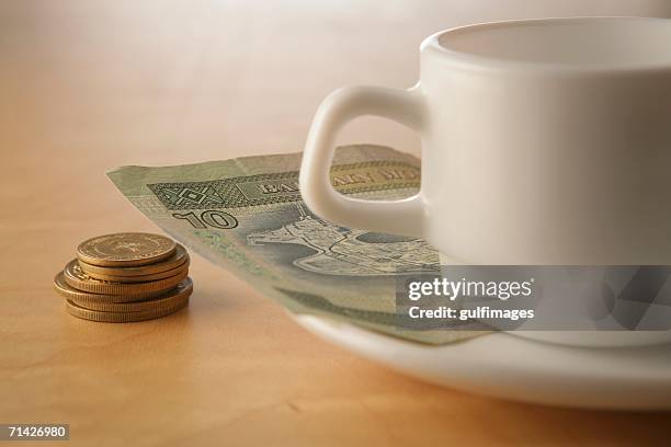 empty  cup and arab money - dinar stock pictures, royalty-free photos & images