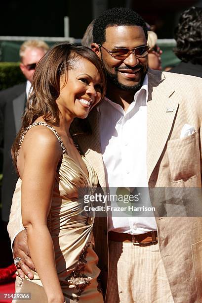 Pittsburgh Steelers player Jerome Bettis and his wife arrive at the 2006 ESPY Awards at the Kodak Theatre on July 12, 2006 in Hollywood, California.