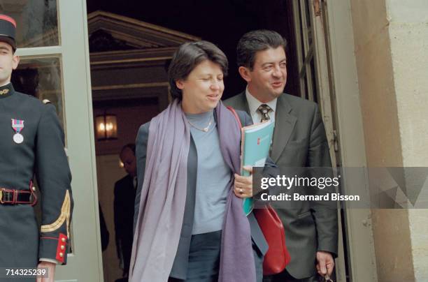 French politicians Jean-Luc Mélenchon with Martine Aubry leave the Government Seminar at Hotel Matignon in Paris, 25th April 2000. Mélenchon later...