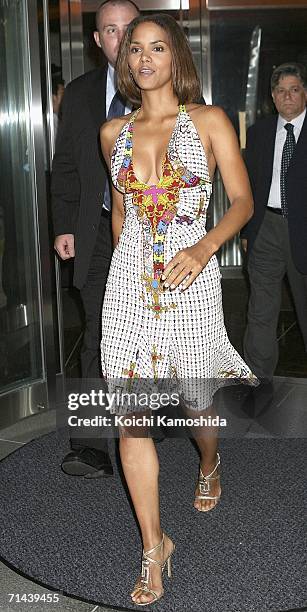 Actress Halle Berry attends the premiere of the movie "X-Men: The Last Stand" on July 14, 2006 in Tokyo, Japan. The film will open in Japan in...