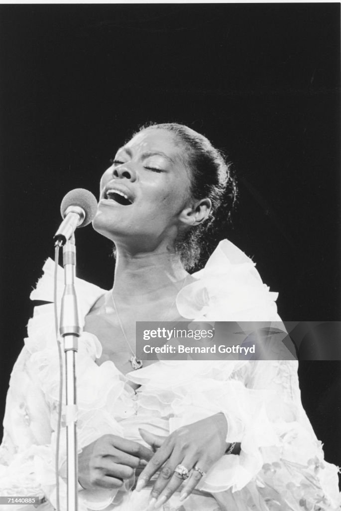 American pop and soul singer Dionne Warwick performs in a ruffled