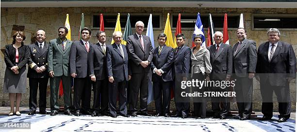 La secretaria de la Organizacion del Tratado de Cooperacion Amazonica , Rosalia Arteaga, el almirante Venezolano Carlos Giacopini, el ministro de...