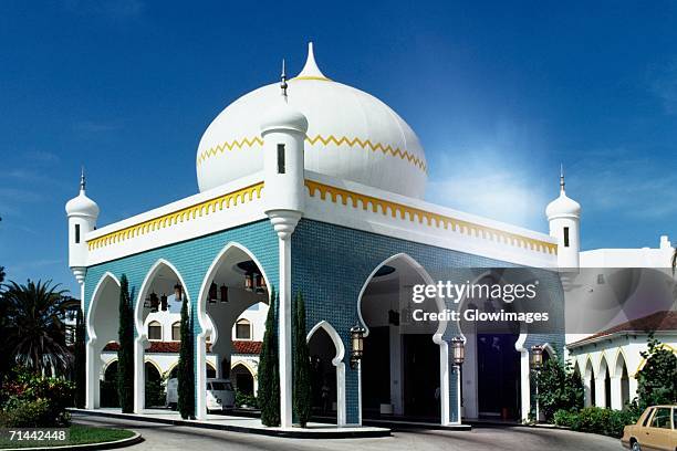 side view of an elegant hotel lobby on a sunny day, freeport, grand bahamas, bahamas - freeport bahamas stock pictures, royalty-free photos & images