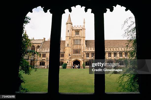 view from the courtyard of magdalen college, oxford, england - oxford university fotografías e imágenes de stock