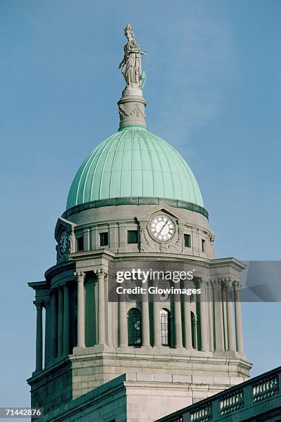 low angle view of the dome of a building, custom house, dublin, republic of ireland - dublin republic of ireland stock pictures, royalty-free photos & images