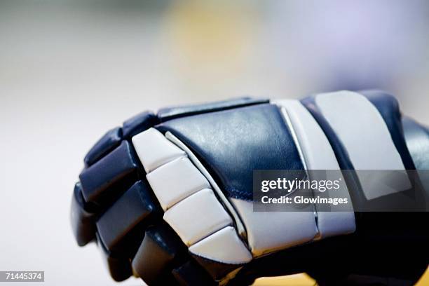 close-up of an ice hockey glove - トレーニンググローブ ストックフォトと画像