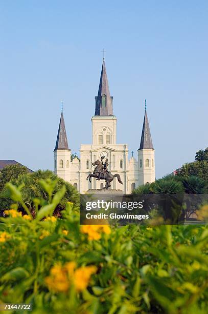 statue in front of a cathedral, st. louis cathedral, jackson square, new orleans, louisiana, usa - french quarter stock-fotos und bilder