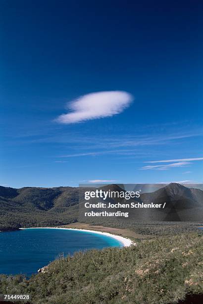 wineglass bay, tasmania, australia, pacific - wineglass bay stock pictures, royalty-free photos & images