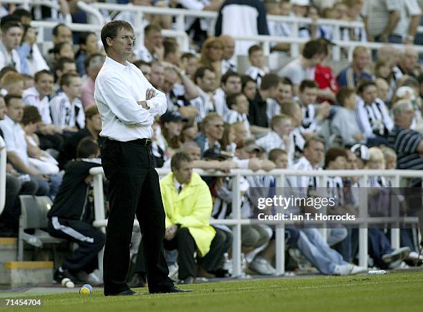 Manager Glenn Roeder of Newcastle watches on during the UEFA Intertoto Cup third round First leg match between Newcastle United v Lillestrom SK at...
