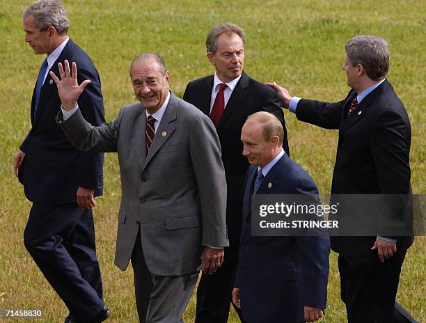 St Petersburg, RUSSIAN FEDERATION: French President Jacques Chirac waves to the press as he arrives with G8 leaders US president George W.Bush,...