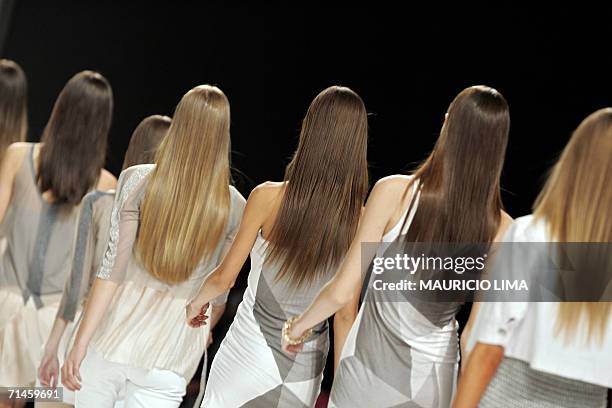 Models end a show presenting outfits designed by Patachou during 2007 Spring-Summer collection of Sao Paulo Fashion Week, in Sao Paulo, Brazil, 16...