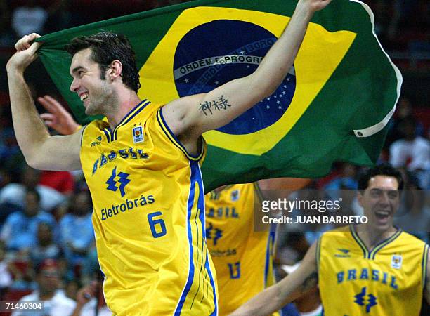 Murilo Becker de Brasil festeja despues de vencer a Uruguay por 92-61 en la final del Campeonato Sudamericano de Basquetbol masculino, clasificatorio...